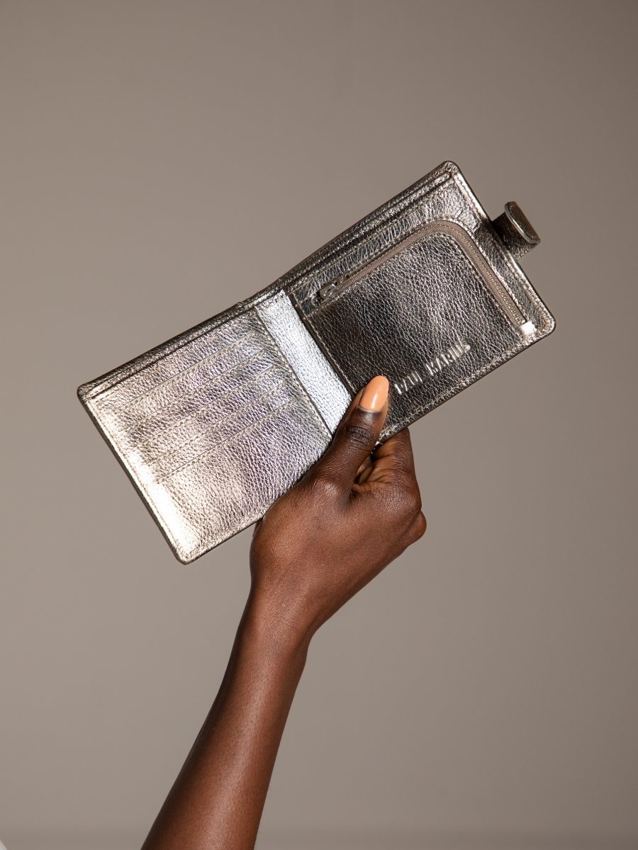 silver-leather-wallet-leportefeuille-louise-steel-paul-marius-focus-material-picture-m30-gm