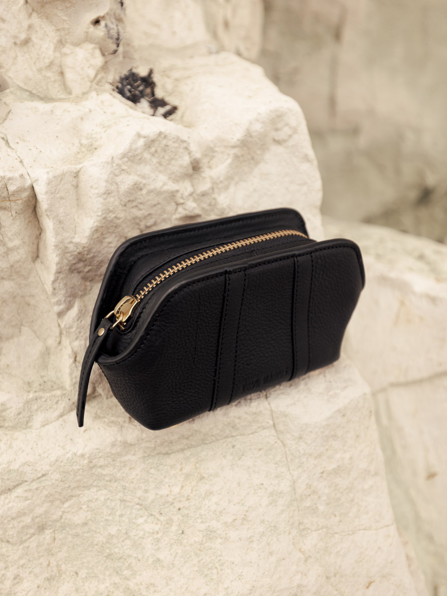 pocket-purse-louis-soft-black-campaign-view-m77-bm-b