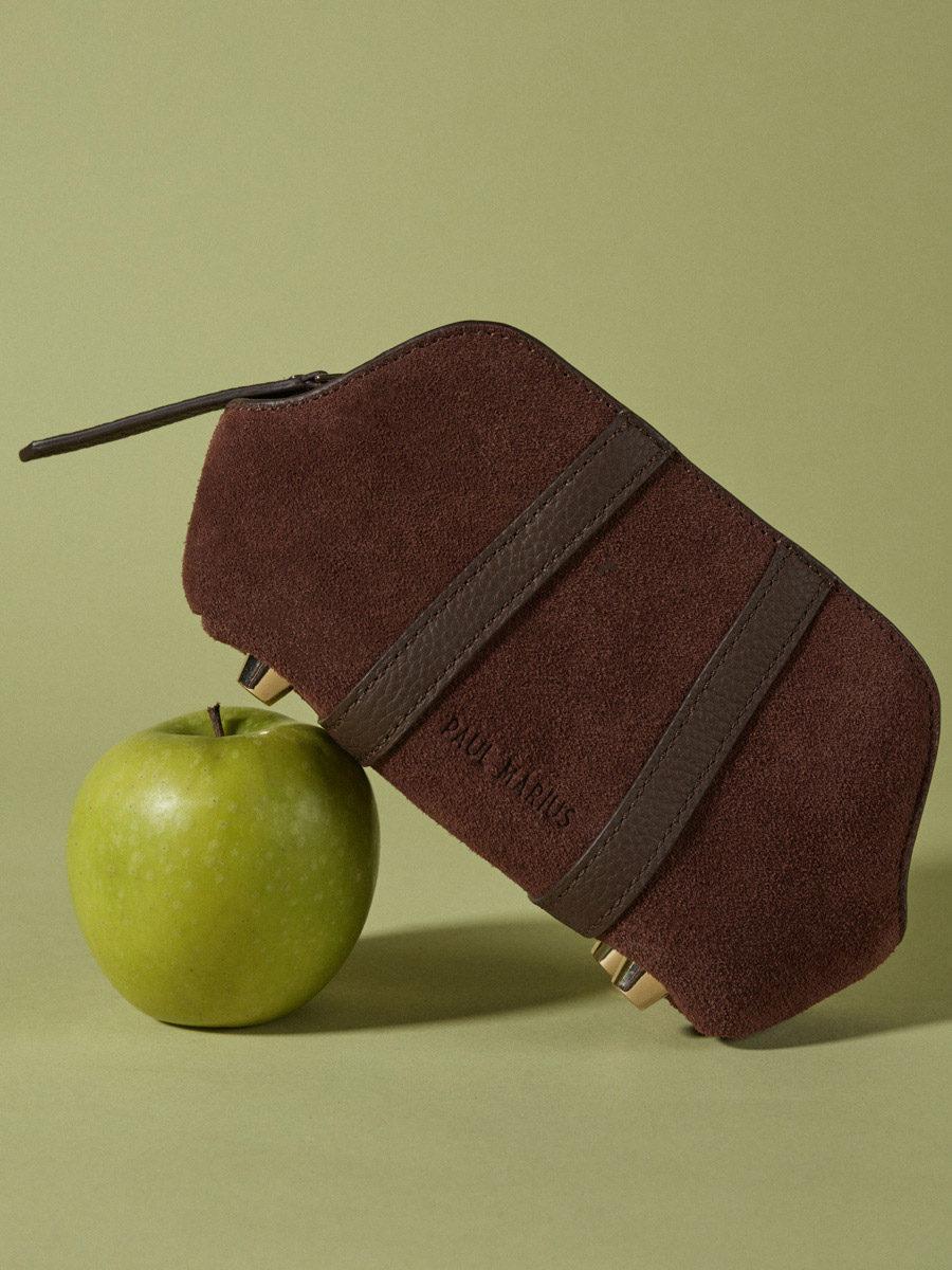 pocket-brown-purse-louis-chocolate-ambient-view-m77-su-db