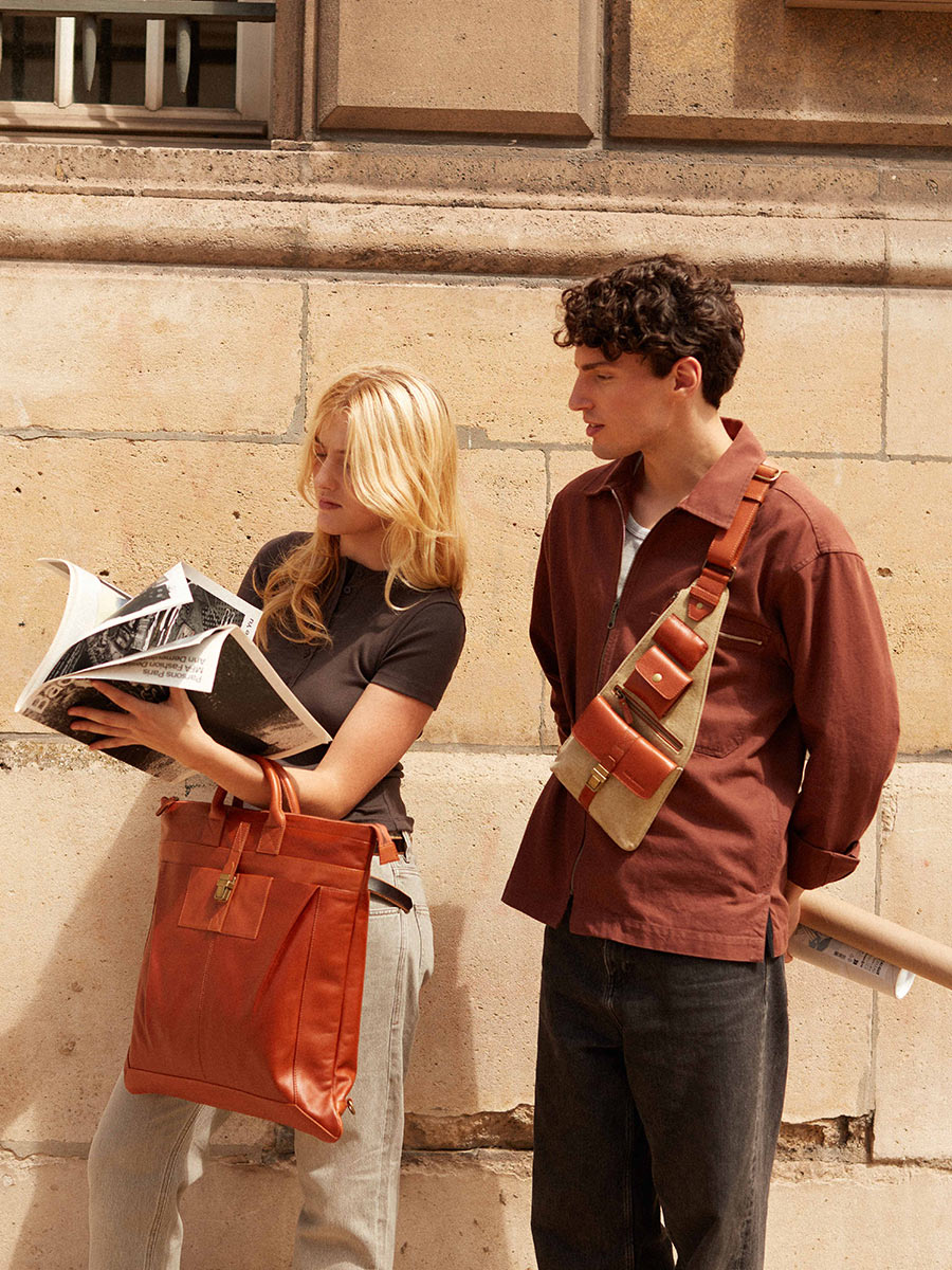 briefcase-backpack-brown-aviateur-oiled-cognac-focus-material-view-b07-oco