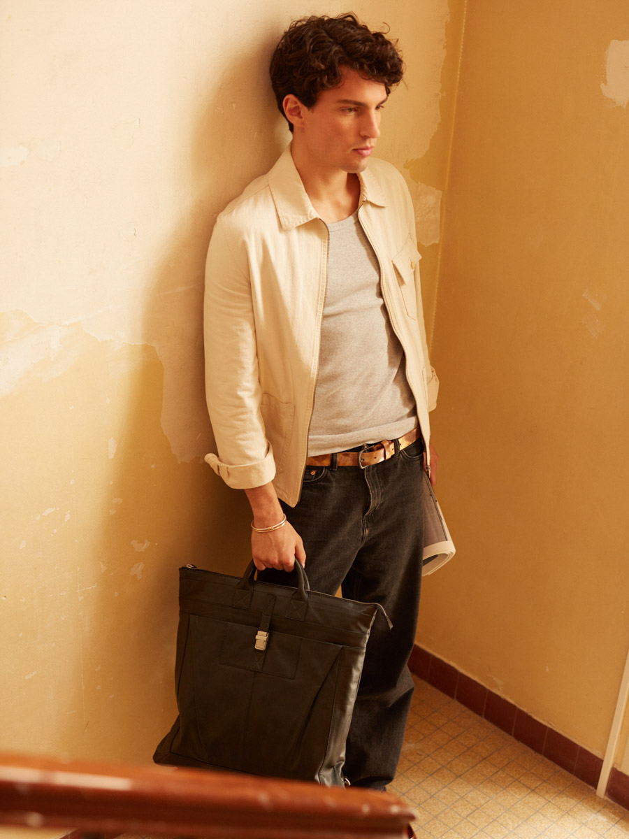 briefcase-backpack-black-aviateur-oily-black-focus-material-view-b07-obl