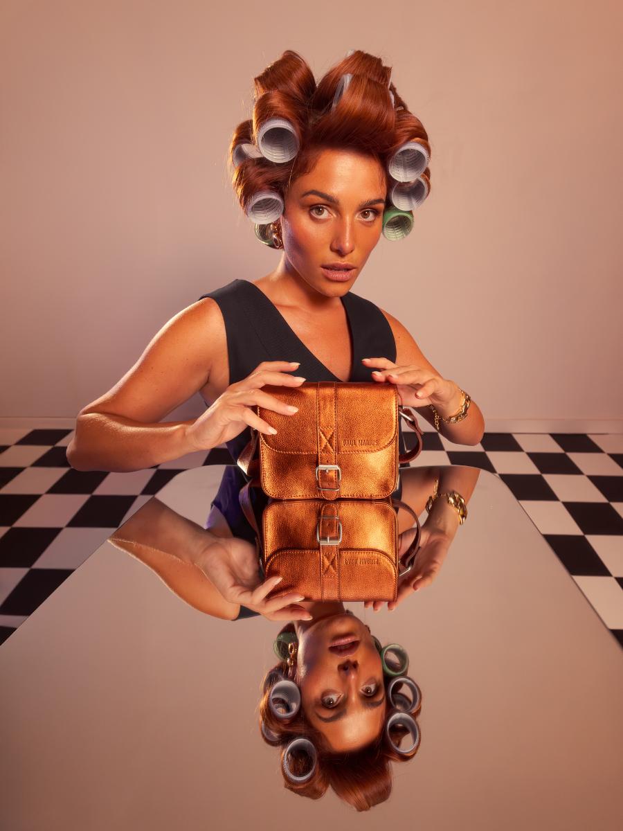 copper-leather-shoulderbag-lessentiel-ginger-paul-marius-ambient-view-picture-m21-m-o