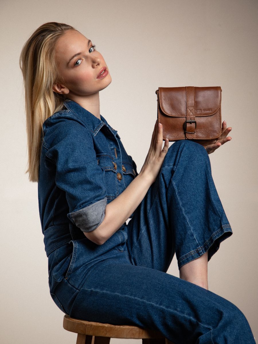 brown-leather-shoulderbag-lessentiel-tobacco-brown-paul-marius-focus-material-view-picture-m21-mk
