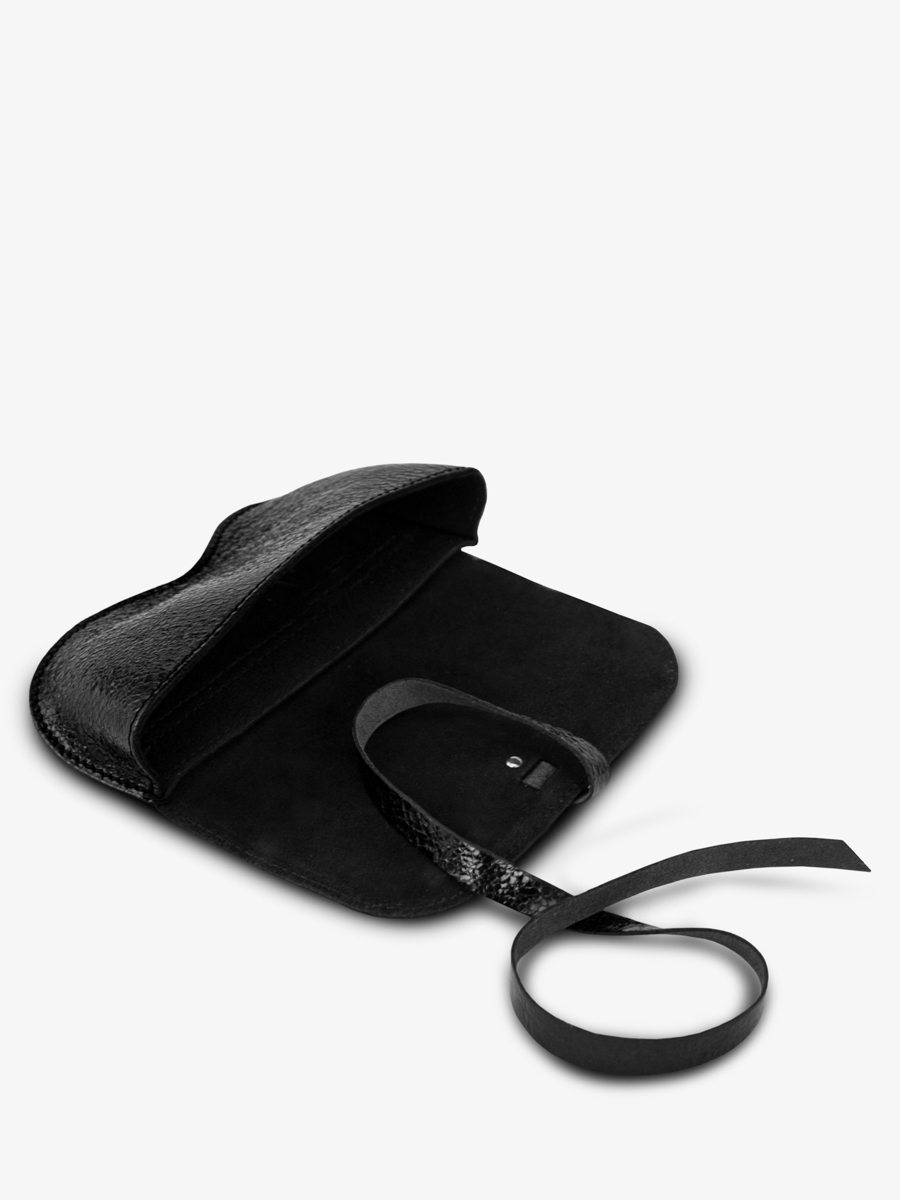 shimmering-black-leather-glassescase-letui-à-lunettes-eclipse-inside-view-m49-m-b