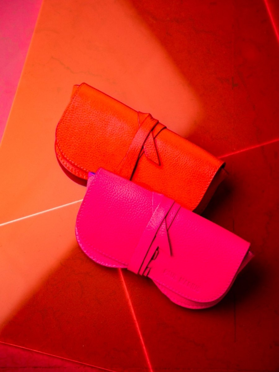 leather-glasses-case-for-women-orange-front-view-picture-letui-a-lunettes-neon-paul-marius-m49-ne-o