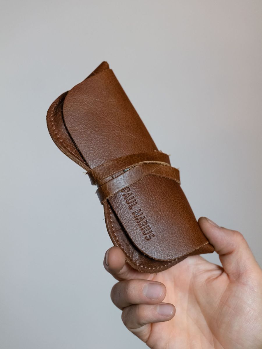 leather-glasses-case-unisex-brown-ambient-view-picture-letui-a-lunettes-tobacco-brown-paul-marius-m49-mk
