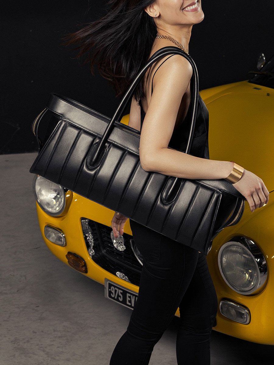 quilted-travel-bag-eros-ultra-long-sellerie-black-ambient-view-w52l-mat-s-b