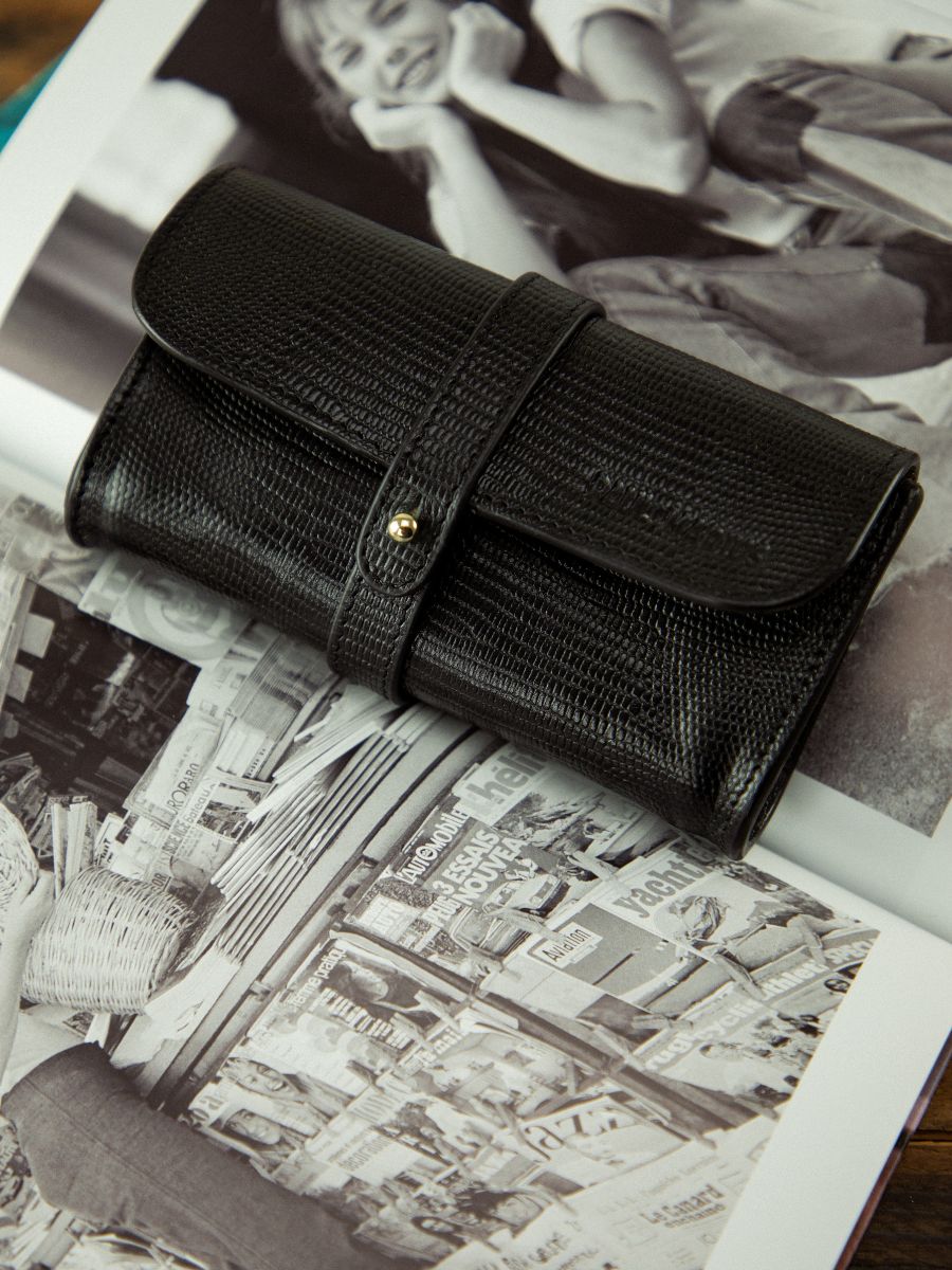 jet-black-leather-glasses-case-oscar-1960-paul-marius-front-view-picture-m50-l-b