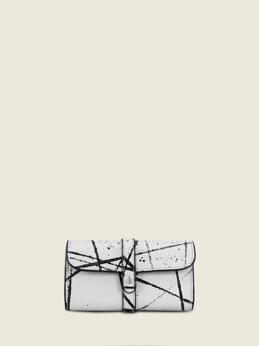 glasses-case-white-black-orange-oscar-arty-01-campaign-view-m50-art1-b-w