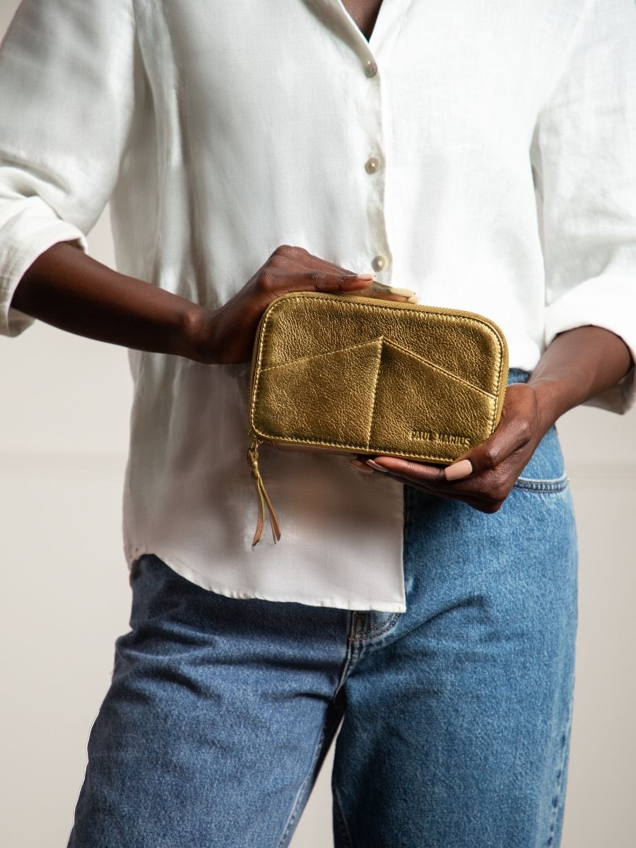 gold-leather-belt-bag-paula-bronze-paul-marius-focus-material-picture-m66-og