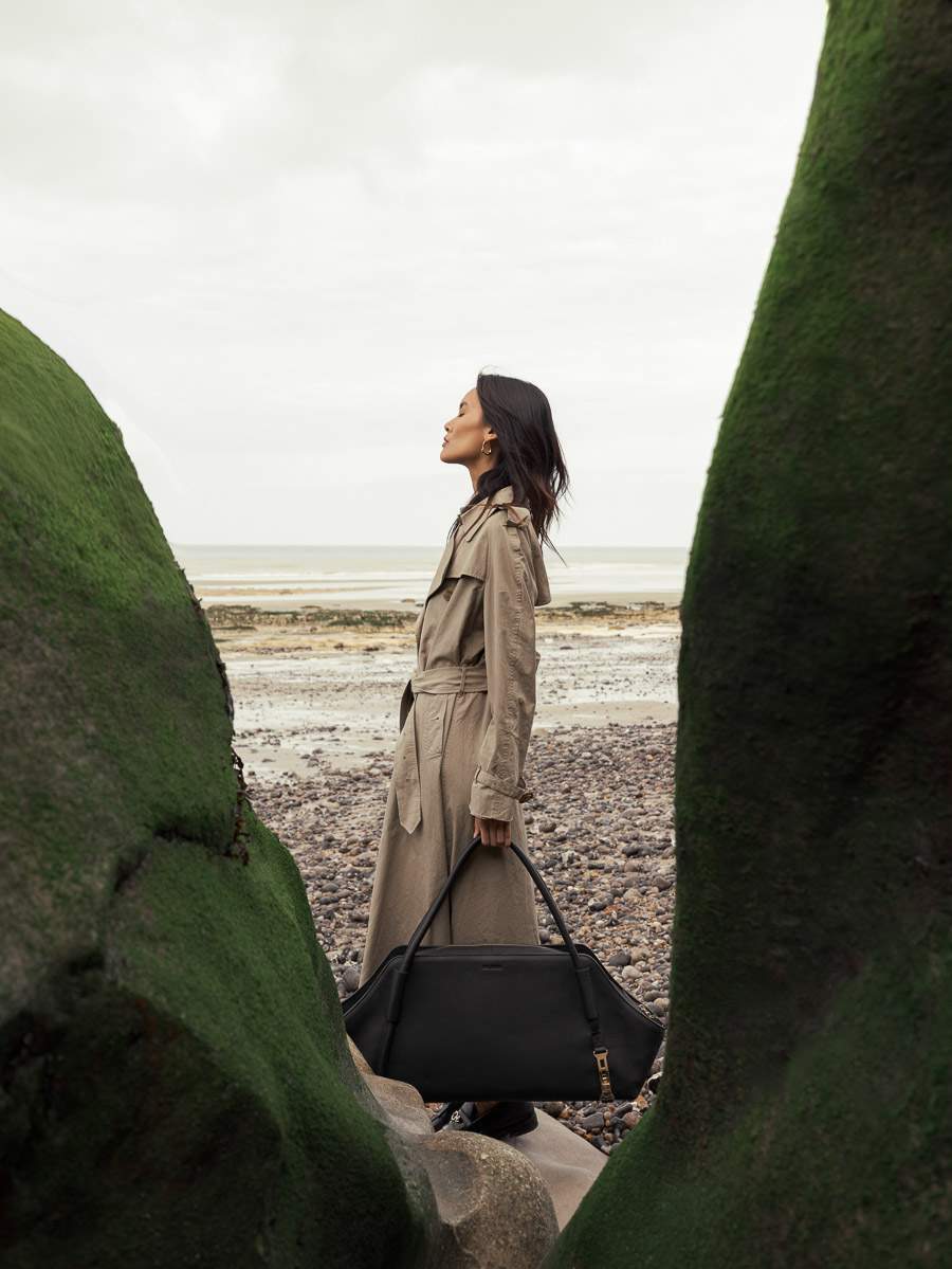 travel-bag-romeo-ultra-long-soft-black-campaign-view-w48l-bm-b