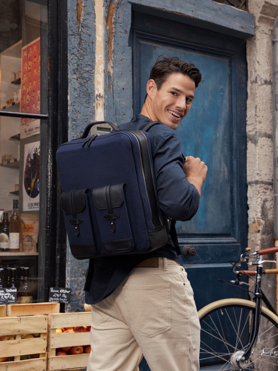 leather-backpack-unisex-black-blue-front-view-picture-urbain-black-navy-blue-canvas-paul-marius-b08-obl-bluc