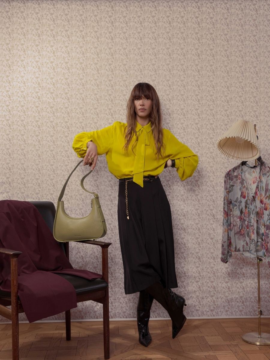 baguette-bag-leather-victoire-almond-side-view-w54-al