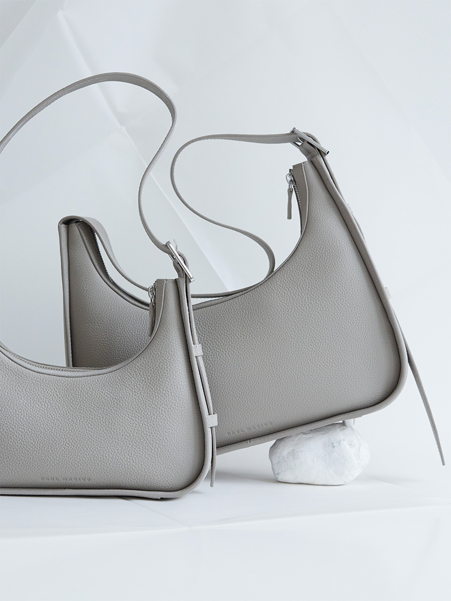 mini-baguette-bag-galet-leather-victoire-xs-ambient-view-w54xs-sbm-gre