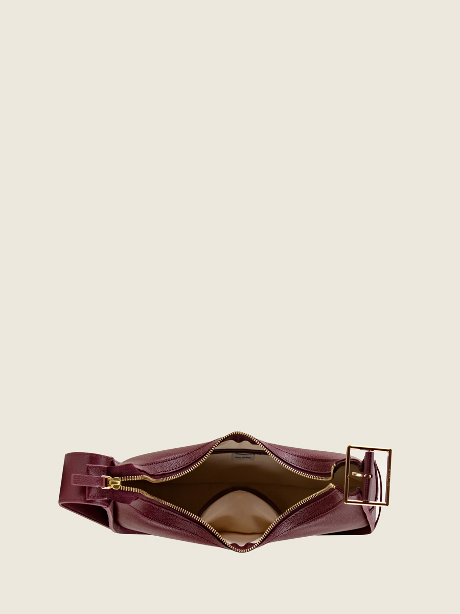 baguette-bag-leather-victoire-burgundy-ambient-view-w54-p