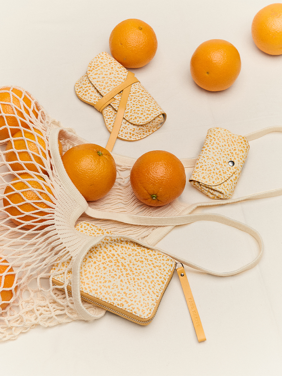 Orange leather crossbody bag LeBohémien - Orangeade focus material photo