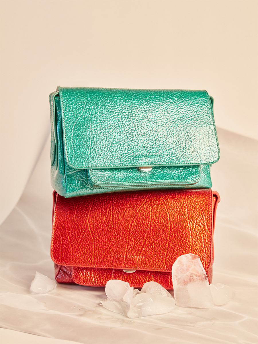 Blue leather crossbody bag Diane S - Lagoon Star ambient view