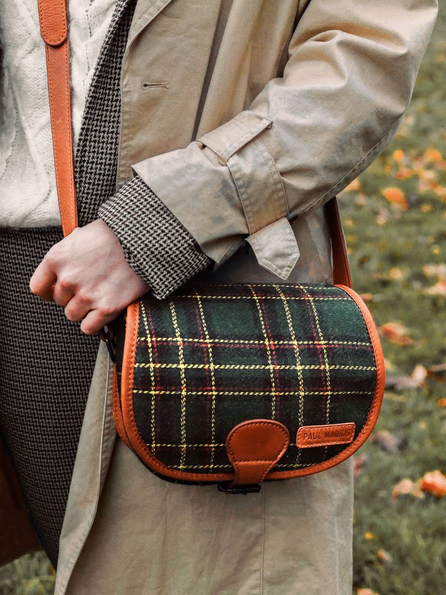 leather-shoulder-bag-for-woman-black-silver-front-view-picture-lebohemien-celtik-silver-paul-marius-lebohemien