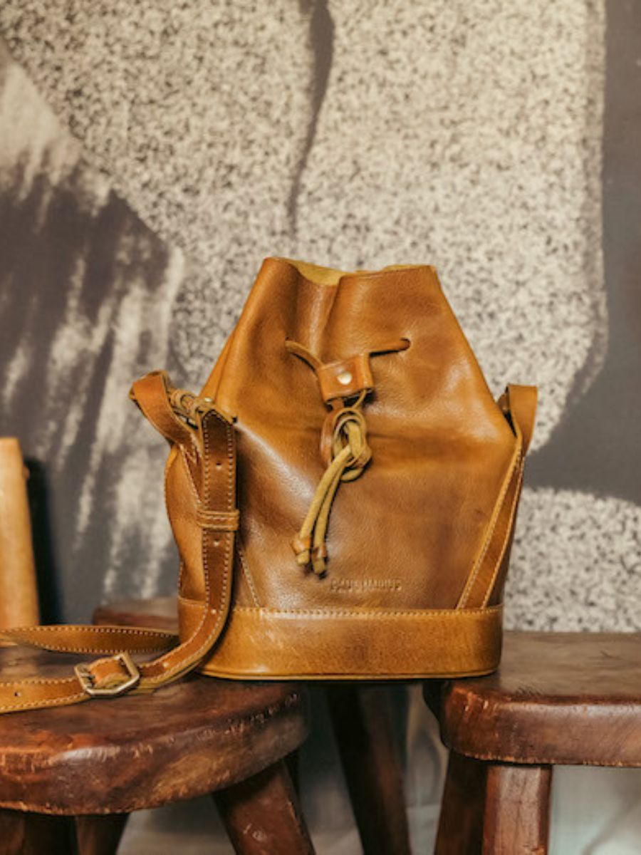 bucket-bag-for-woman-brown-rear-view-picture-laumoniere-oiled-honey-paul-marius-3760125355481