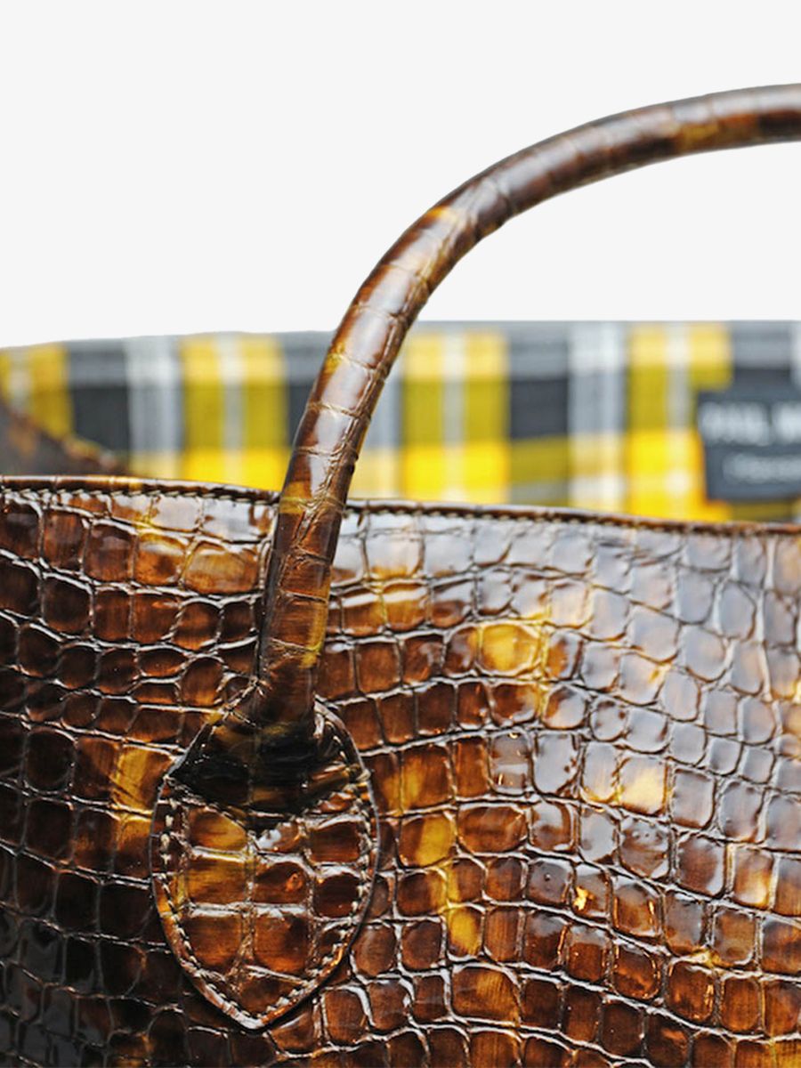 big-leather-travel-bag-for-men-silver-matter-texture-rouen-delhi-caiman-amber-silver-paul-marius-3760125341484