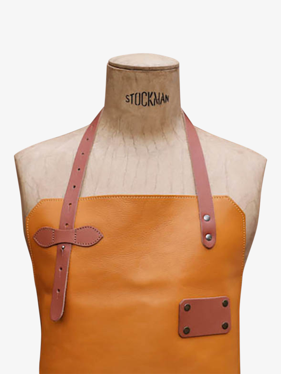 leather-apron-yellow-front-view-picture-letablier-en-cuir-saffron-paul-marius-3760125337951