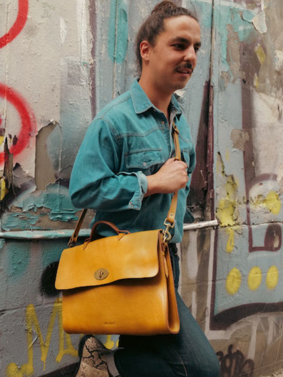 leather-document-holder-brown-rear-view-picture-lecolporteur-oiled-honey-paul-marius-3760125355474