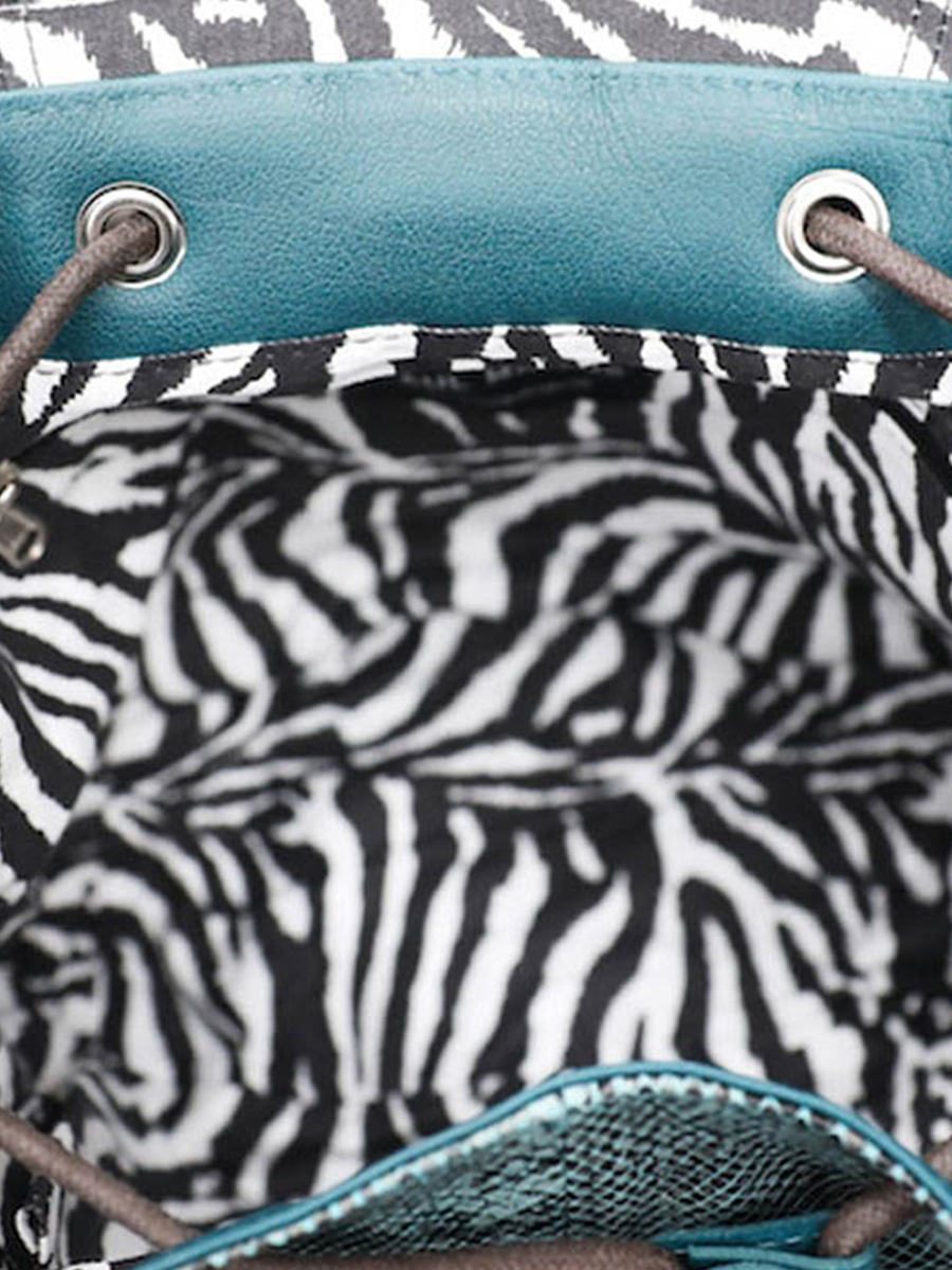 leather-backpak-for-woman-blue-silver-side-view-picture-lebaroudeur-chimere-pool-blue-silver-paul-marius-3760125337005