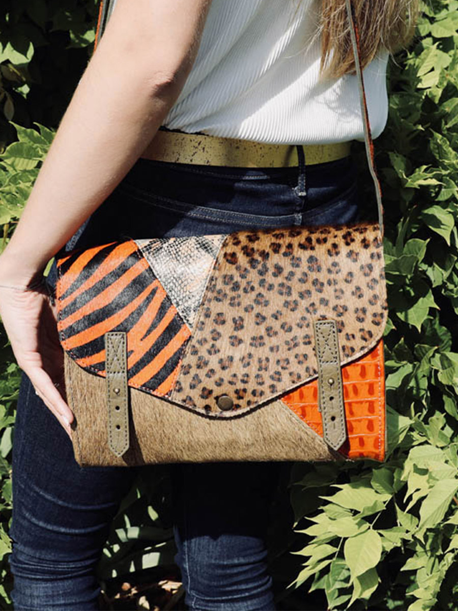 leather-woman-shoulder-bag-orange-green-picture-parade-lindispensable-chimere-orange-khaki-paul-marius-3760125337258