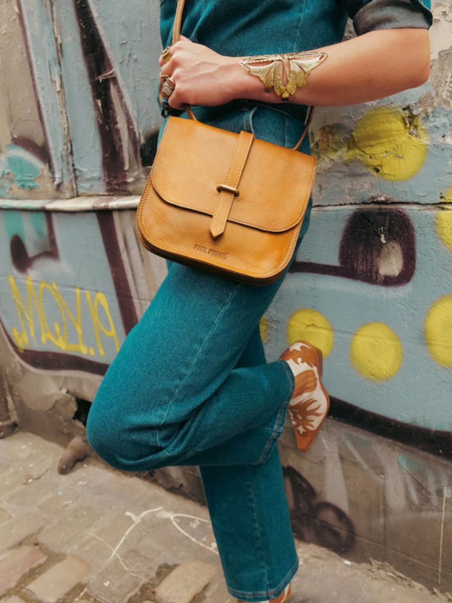 leather-shoulder-bag-for-woman-brown-interior-view-picture-lagibeciere-oiled-honey-paul-marius-3760125355504