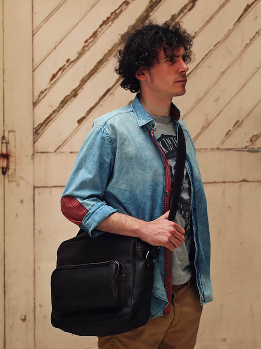 leather-document-holder-for-men-black-picture-parade-leretro-indus-paul-marius-3770003007982